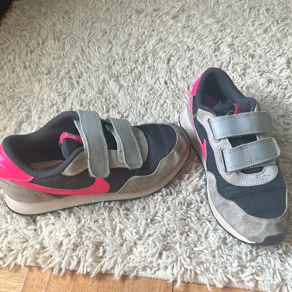 Kids Nike sneakers 1.5 youth